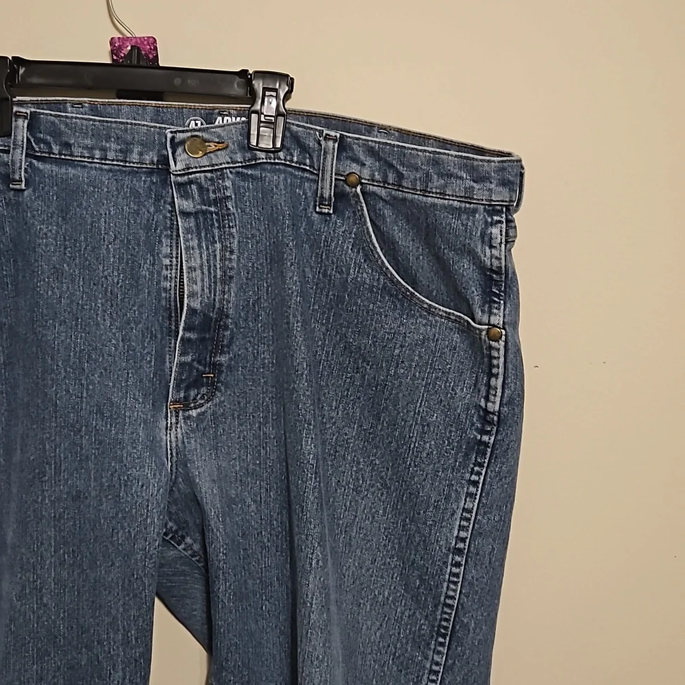 Wrangler Mens 47 Regular advanced fit light wash jeans. - Picture 4 of 5